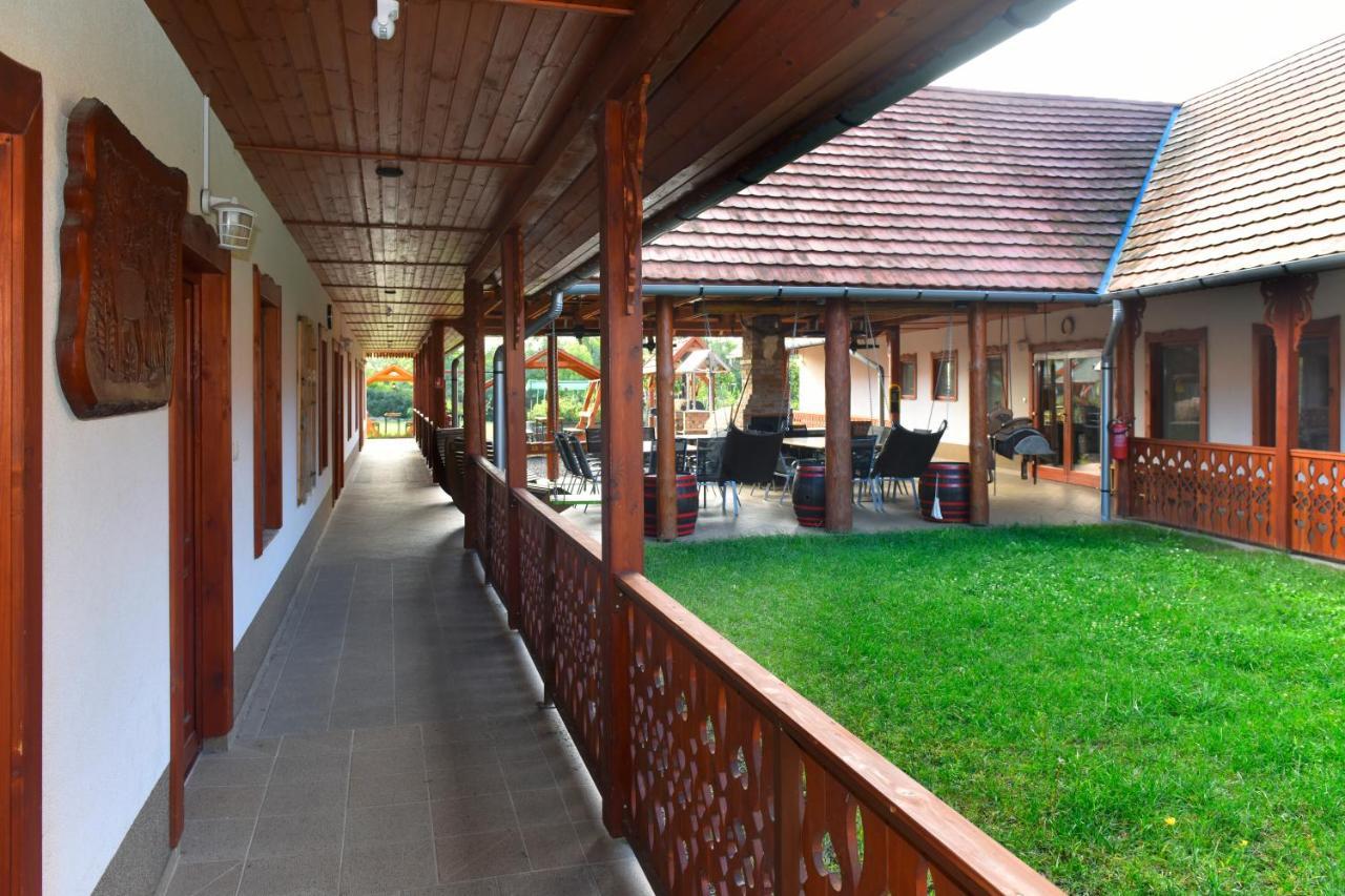 Nyakiglab Villa Szegi Exterior photo