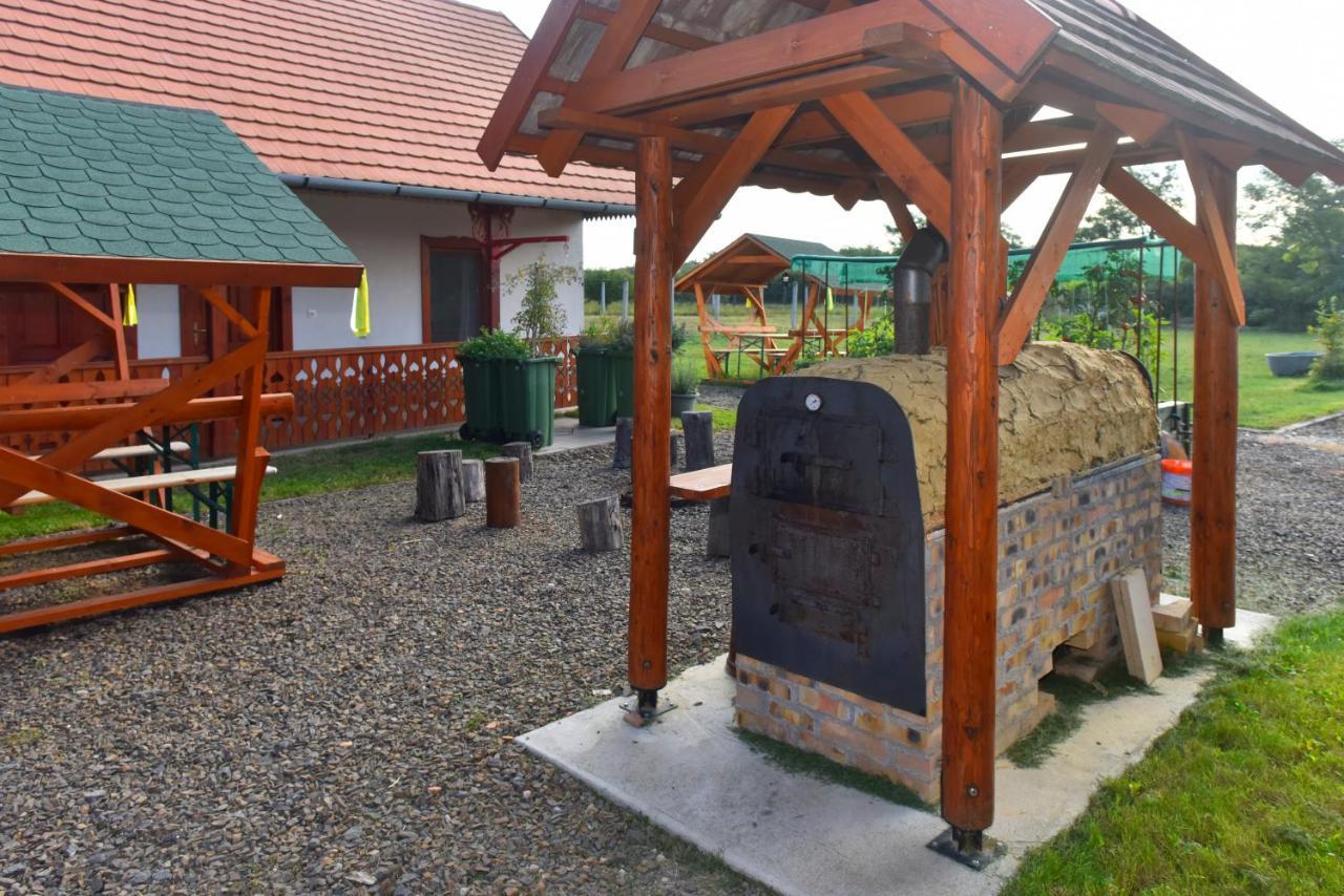 Nyakiglab Villa Szegi Exterior photo