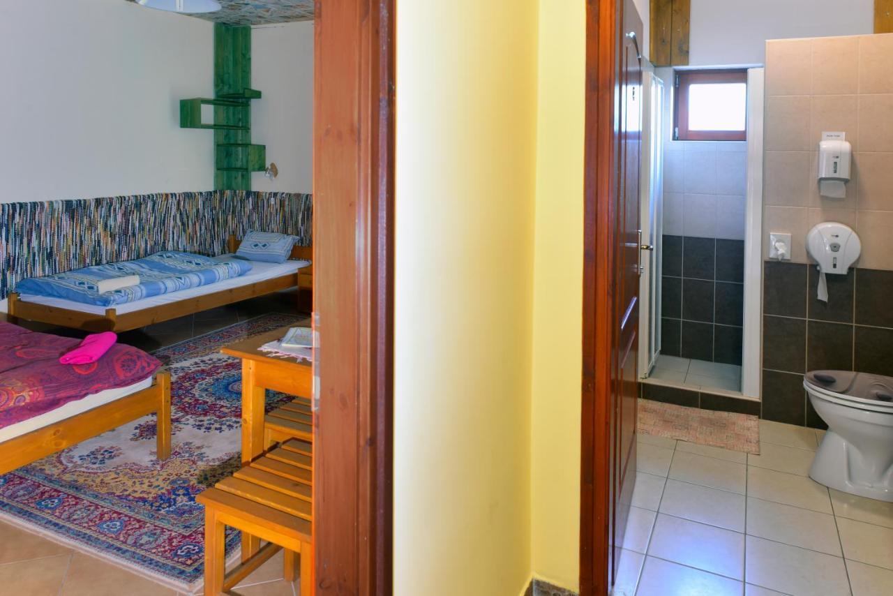 Nyakiglab Villa Szegi Exterior photo
