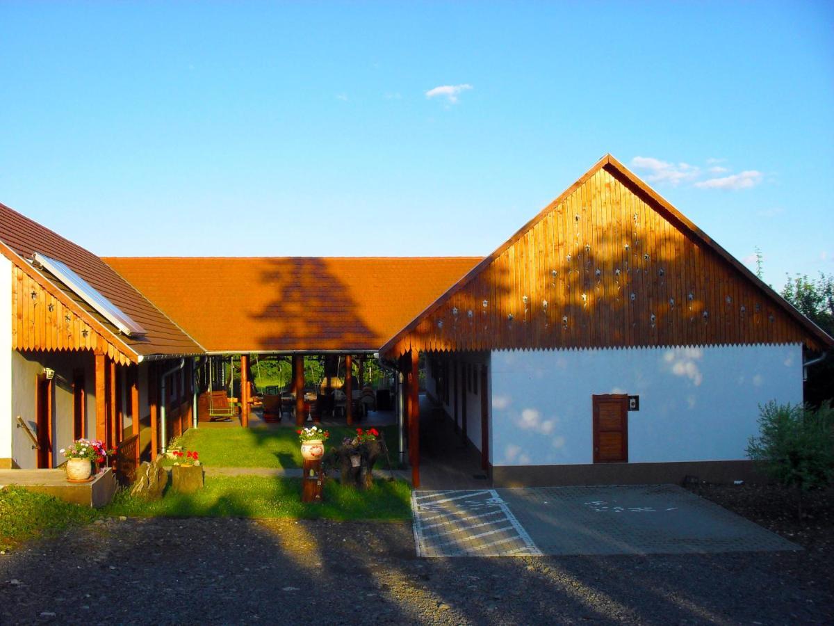 Nyakiglab Villa Szegi Exterior photo